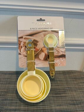 NWOT Tahari Home 8 Piece Nested Measuring Set
